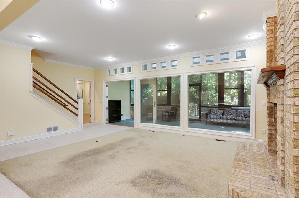 2094 Azalea Cir, Decatur GA  30033-2638 exterior