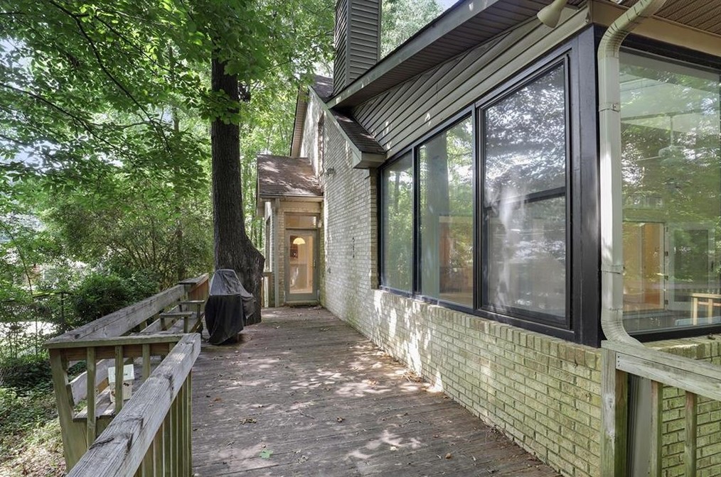 2094 Azalea Cir, Decatur GA  30033-2638 exterior