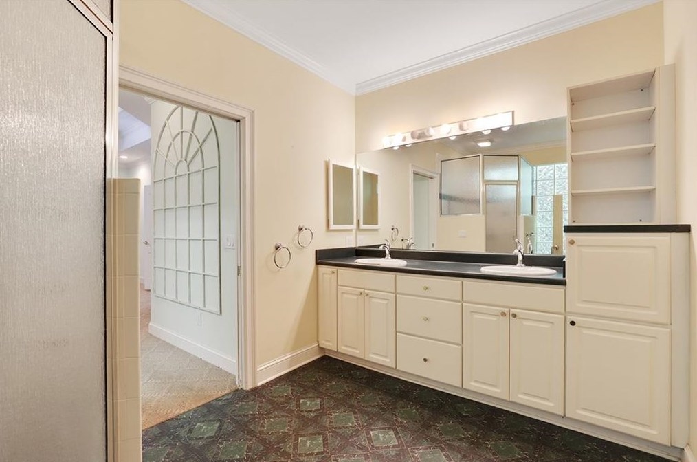 2094 Azalea Cir, Decatur GA  30033-2638 exterior