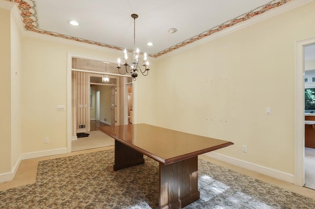 2094 Azalea Cir, Decatur GA  30033-2638 exterior