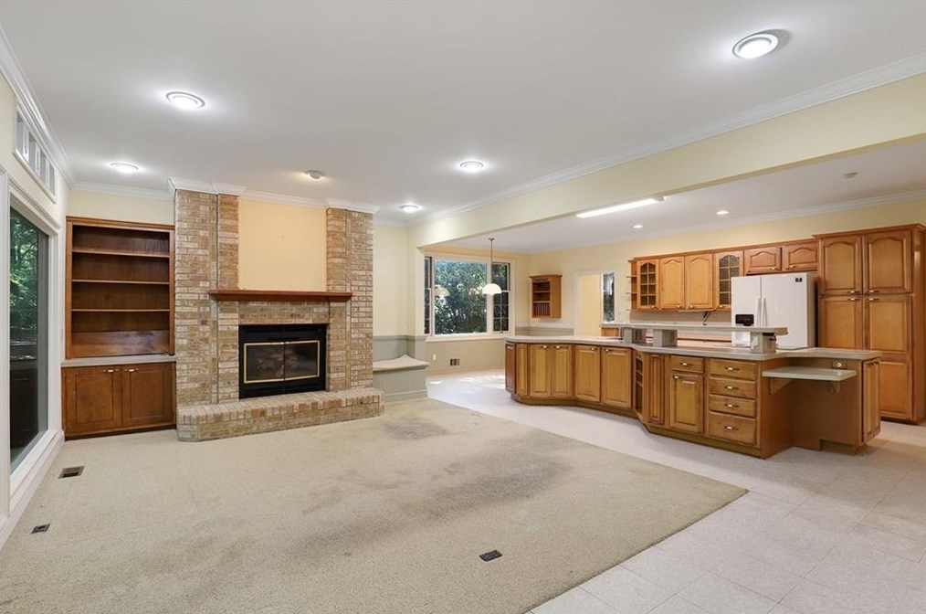 2094 Azalea Cir, Decatur GA  30033-2638 exterior