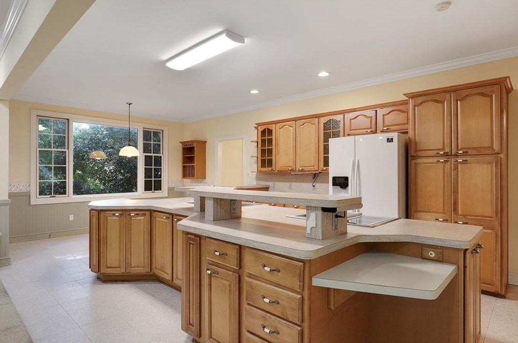 2094 Azalea Cir, Decatur GA  30033-2638 exterior