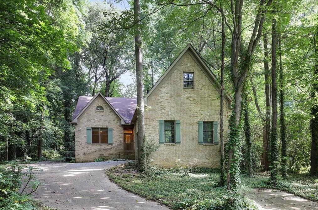 2094 Azalea Cir, Decatur, GA 30033-2638
