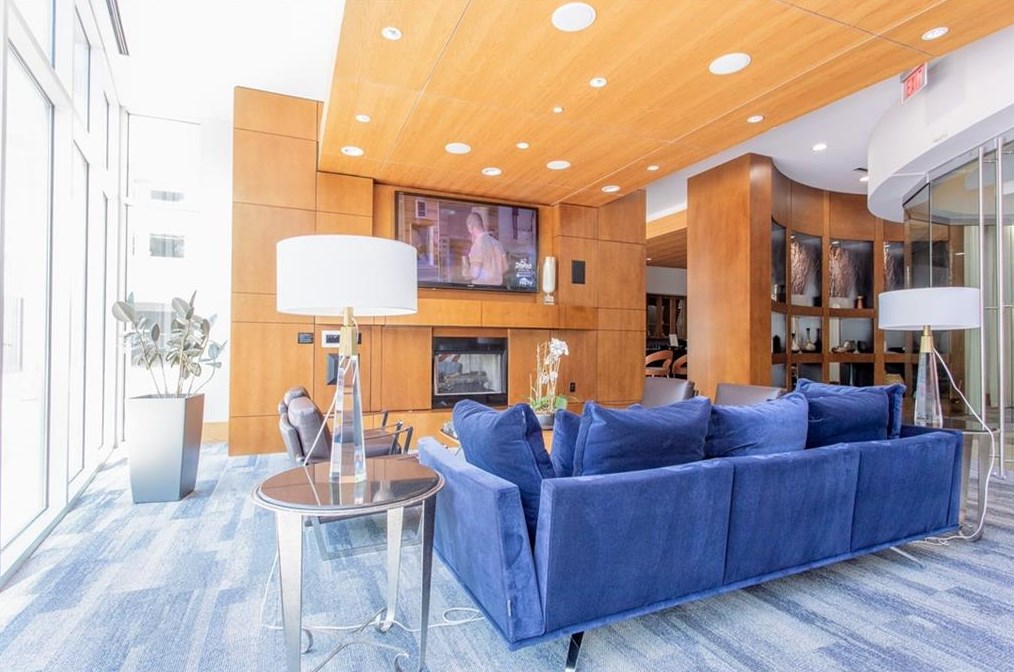 3324 Peachtree Rd, Atlanta GA  30326-1001 exterior