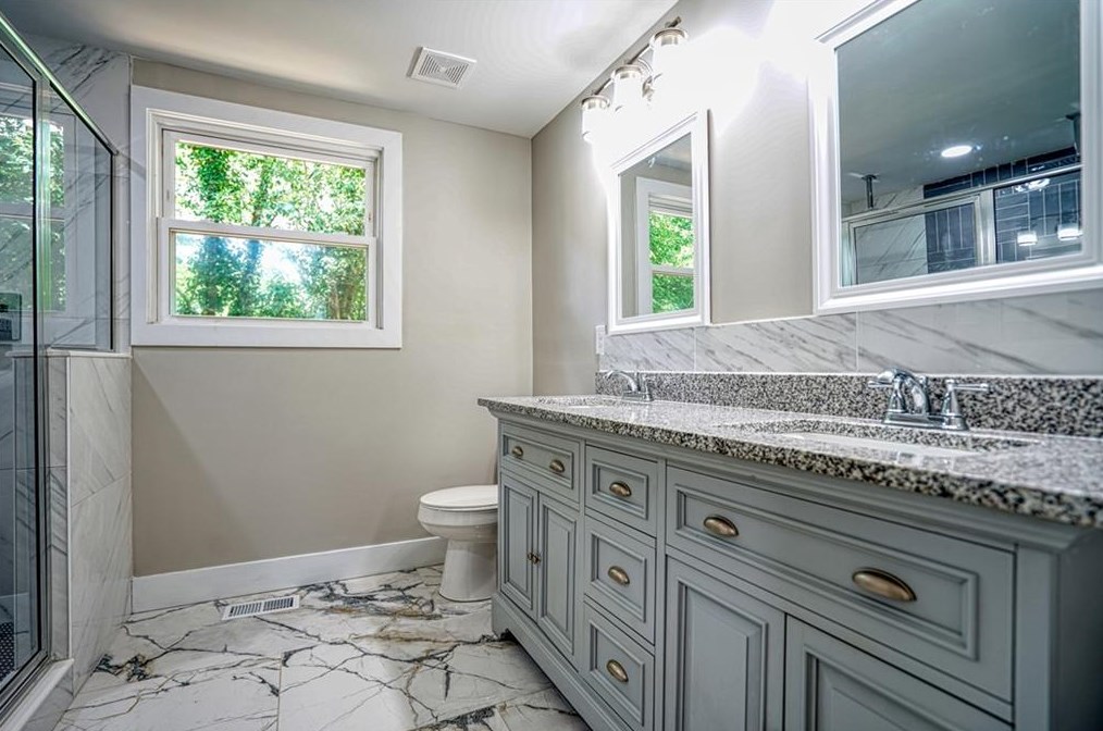 1064 Natham Dr, Atlanta GA  30315-8618 exterior