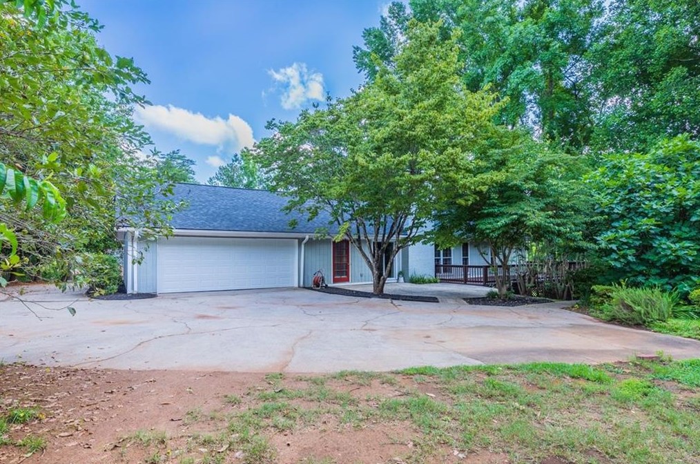 545 Rounsaville Rd, Roswell, GA 30076-1021