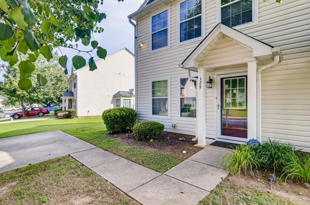 129 Prattling Ct, Atlanta, GA 30349-3989