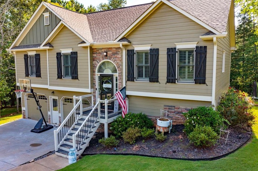 145 Lock Ct, Ball Ground, GA 30107