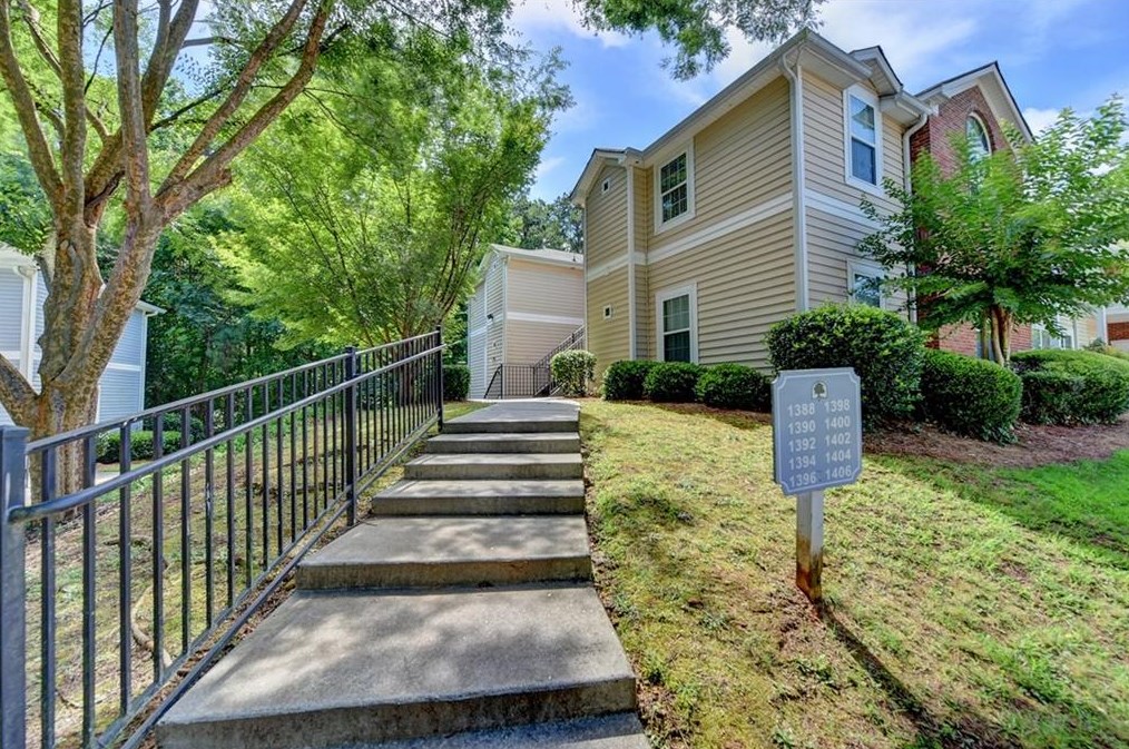 1404 Orchard Park Dr, Stone Mountain, GA 30083