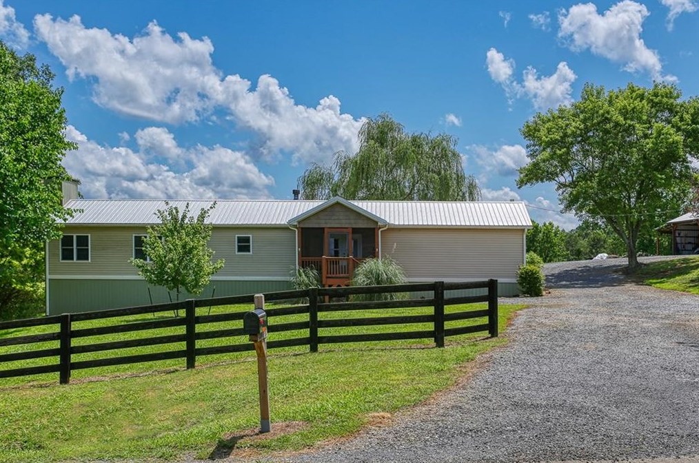 11483 Henderson Mountain Rd, Fairmount, GA 30139