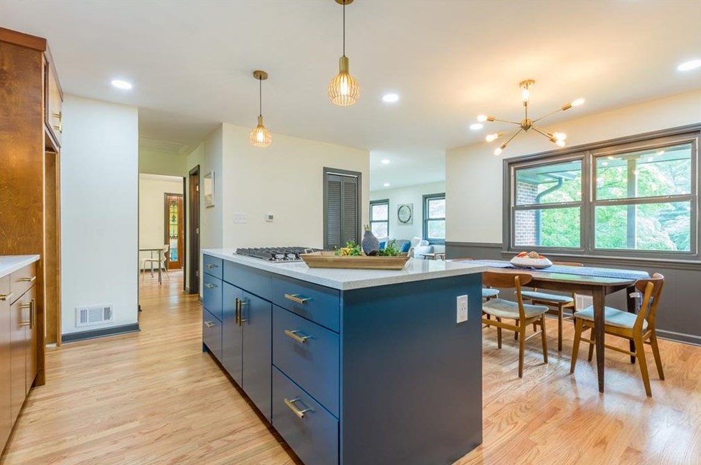 2905 Redwine Rd, Atlanta GA  30344-5825 exterior
