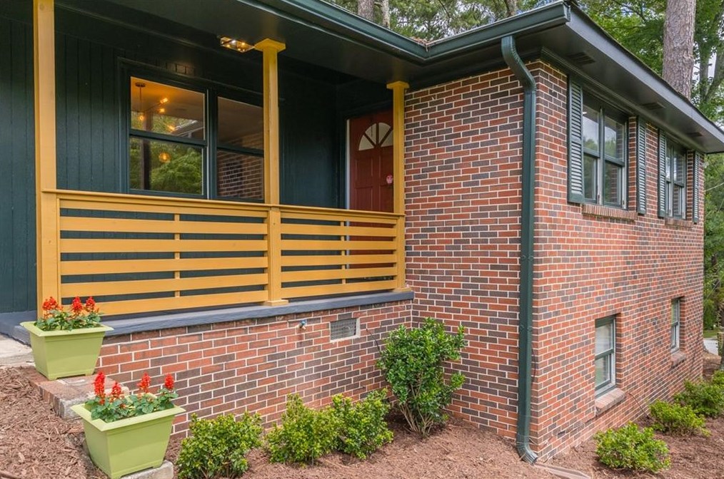 2905 Redwine Rd, Atlanta GA  30344-5825 exterior