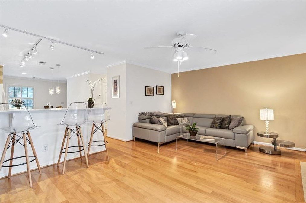 524 Commerce Dr, Decatur GA  30030-2608 exterior