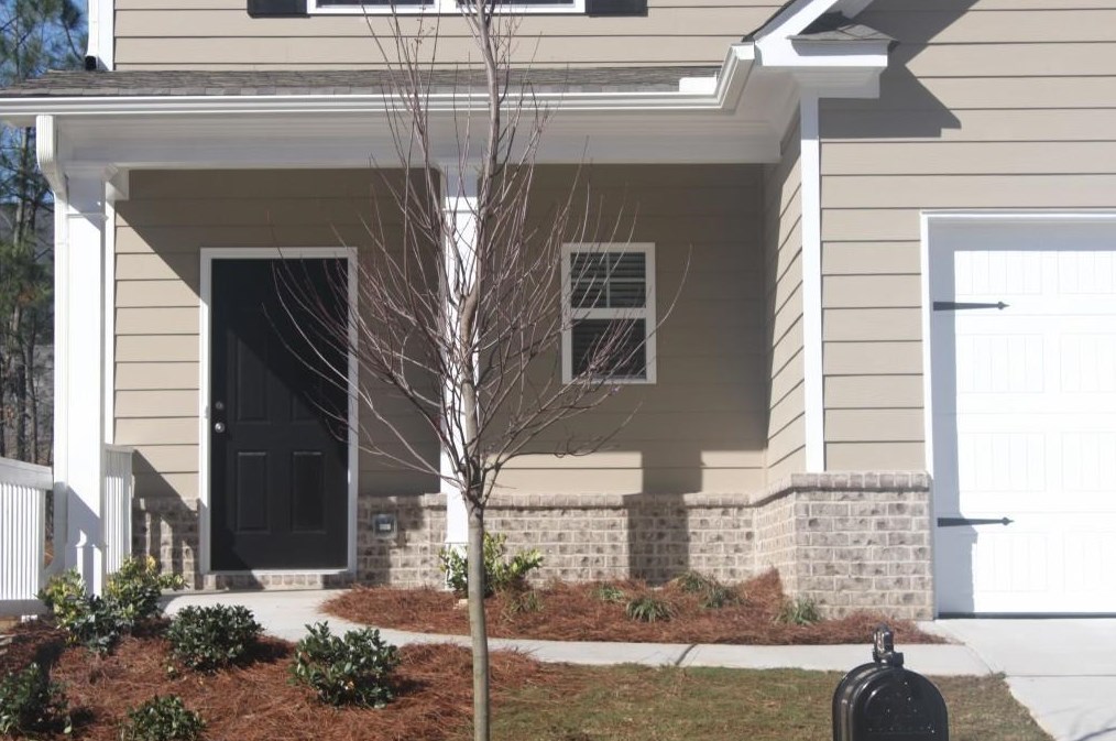 610 Royal Crest Ct, Holly Springs, GA 30115