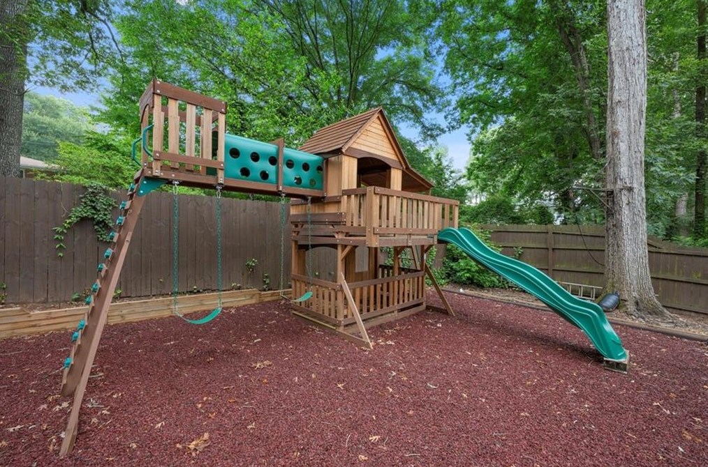 891 Brentwood Dr, Smyrna GA  30082-3405 exterior