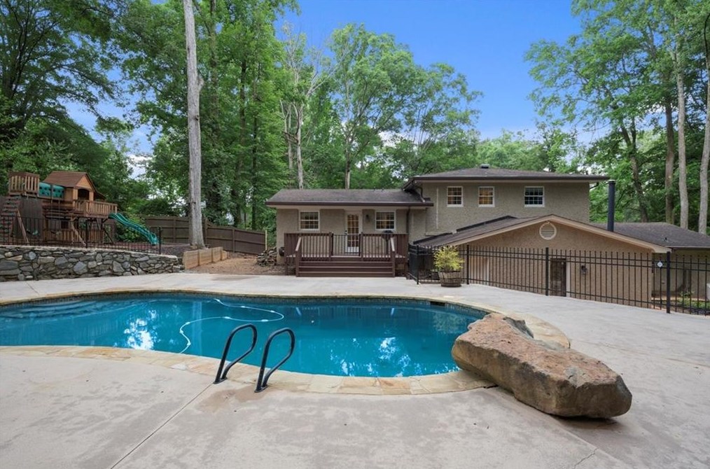 891 Brentwood Dr, Smyrna GA  30082-3405 exterior