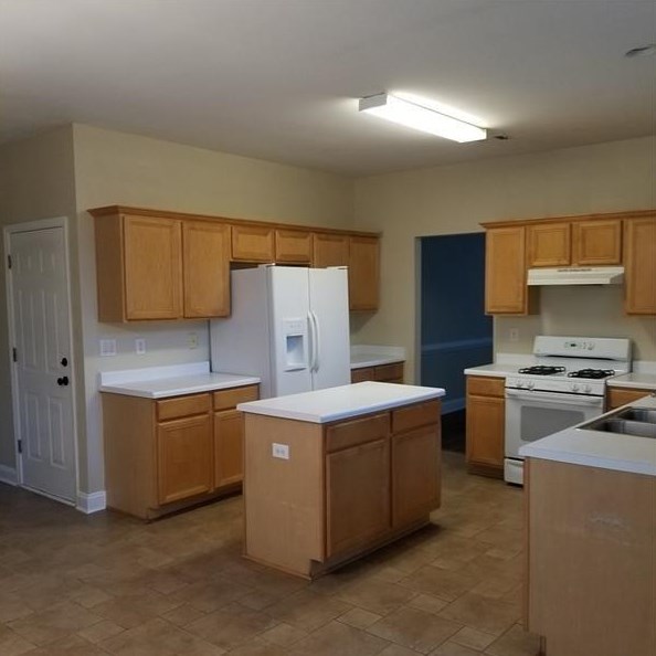 1140 Great Oaks Dr, Lawrenceville GA  30045-5421 exterior