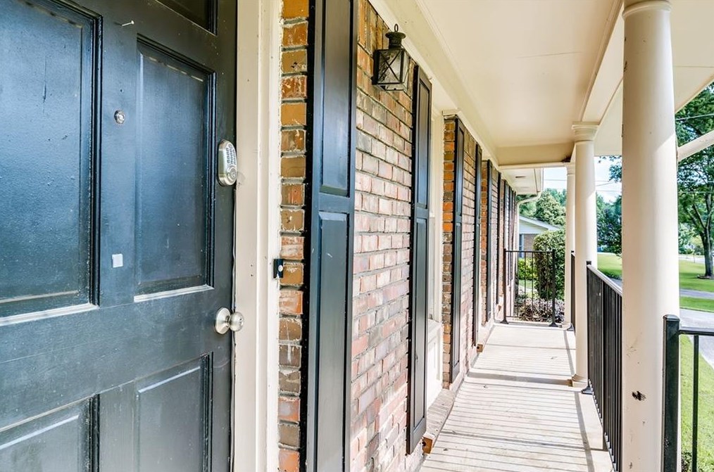 6847 Kingsboro Dr, Lithia Springs, GA 30122