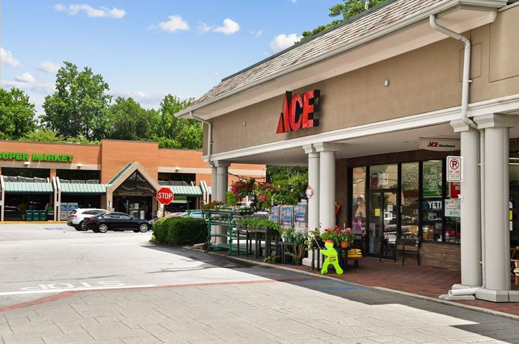 2233 Peachtree Rd, Atlanta GA  30309-1180 exterior