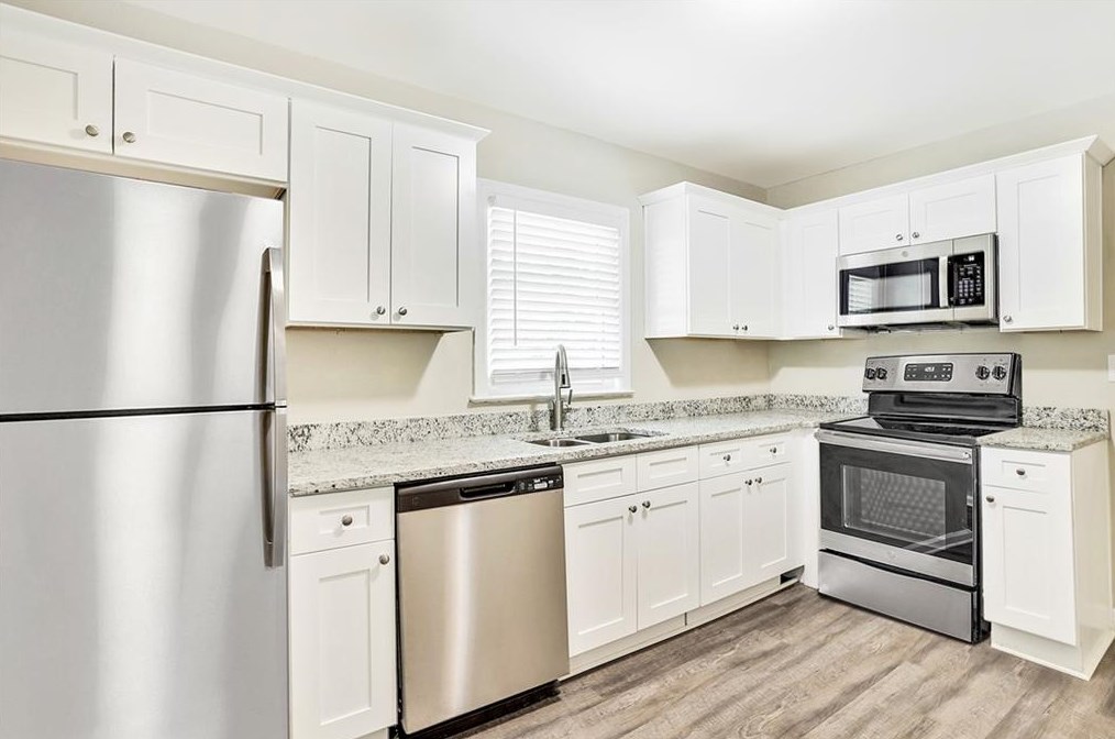 2234 Holly Hill Dr, Decatur GA  30032-5717 exterior