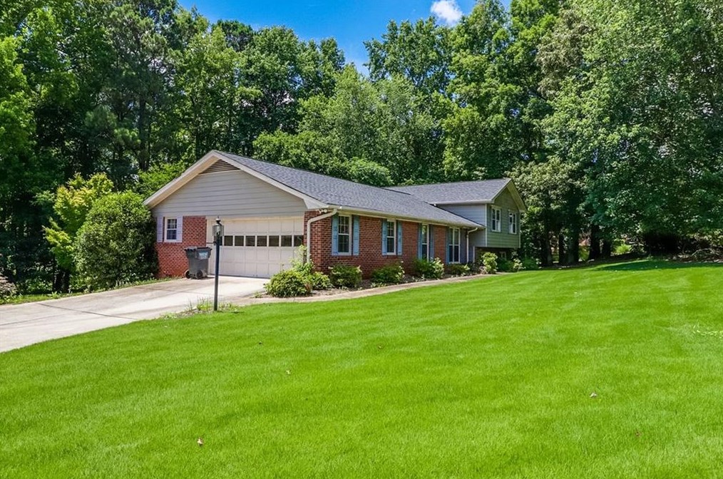 453 Villa Dr, Lilburn, GA 30047