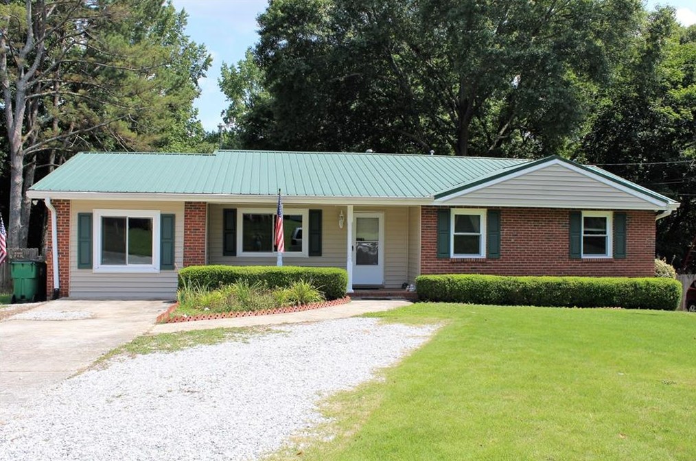 214 Colonial Hills Rd, Winder, GA 30680-1403