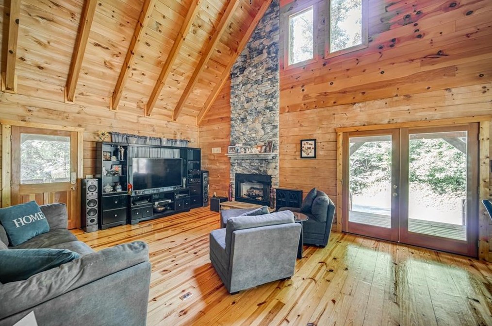 892 Ranch Mountain Dr, Dahlonega, GA 30533