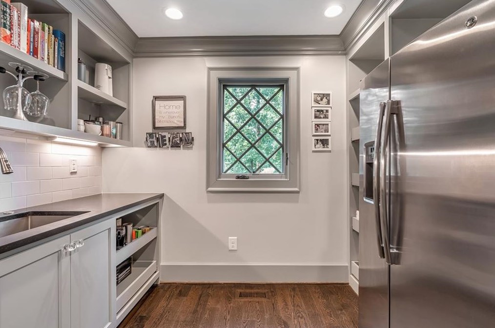 835 Overhill Ct, Atlanta GA  30328-3660 exterior