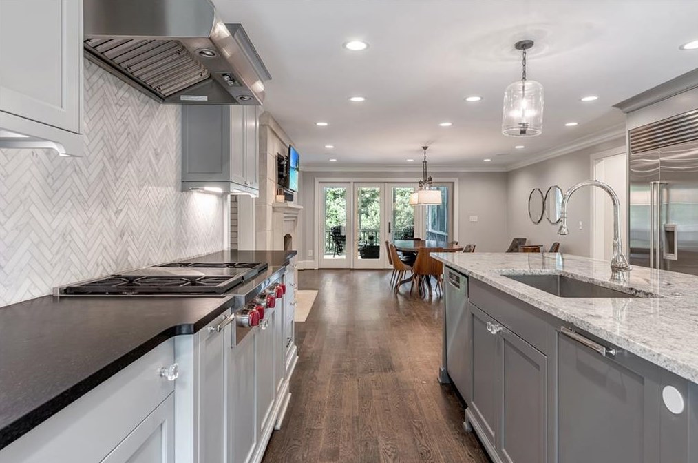 835 Overhill Ct, Atlanta GA  30328-3660 exterior