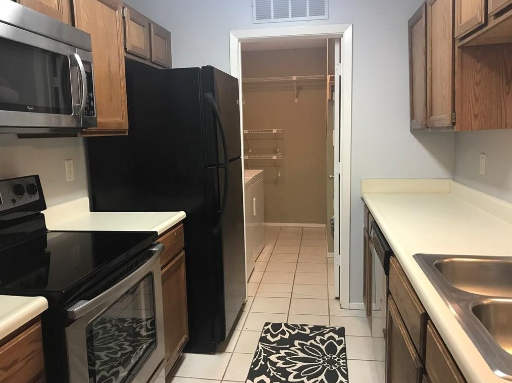 528 Warm Springs Cir, Roswell GA  30075-4972 exterior