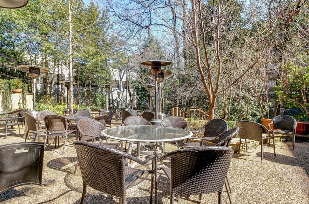 2637 Peachtree Rd, Atlanta GA  30305-3607 exterior