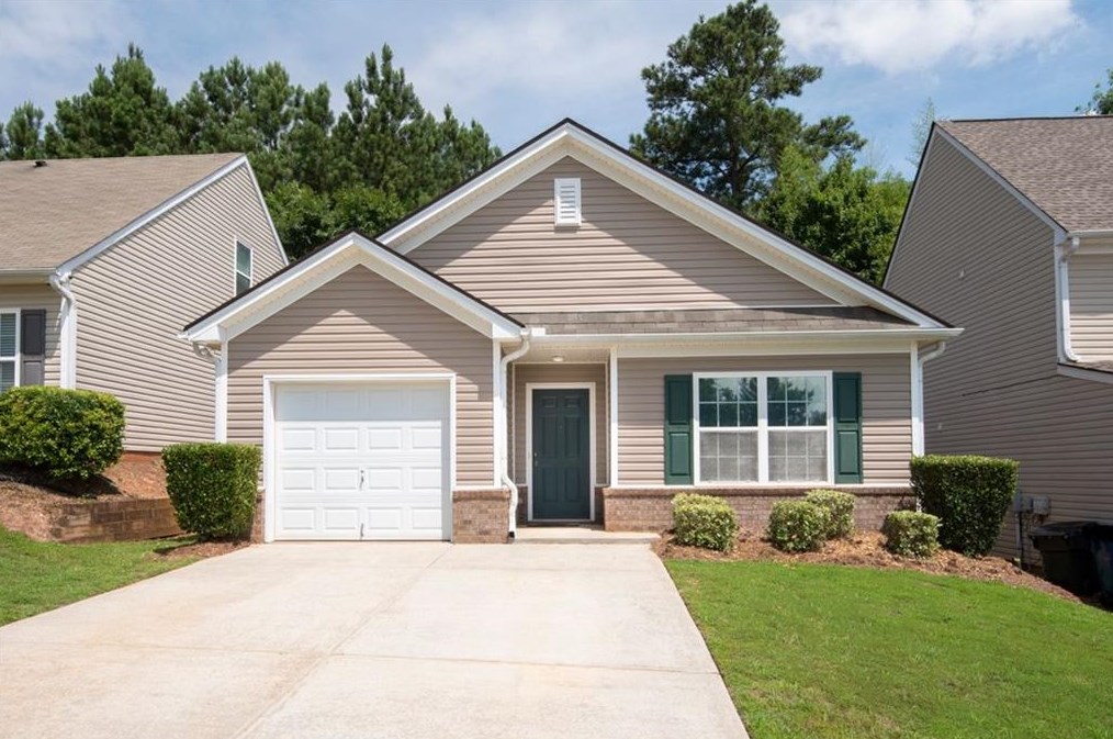 1372 Alcovy Falls Dr, Lawrenceville, GA 30045-2201