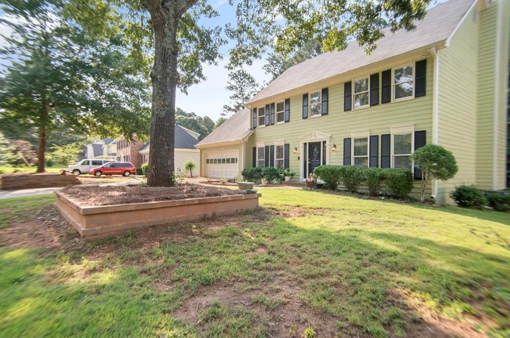1168 Lakeview Rd, Grayson, GA 30017-1143