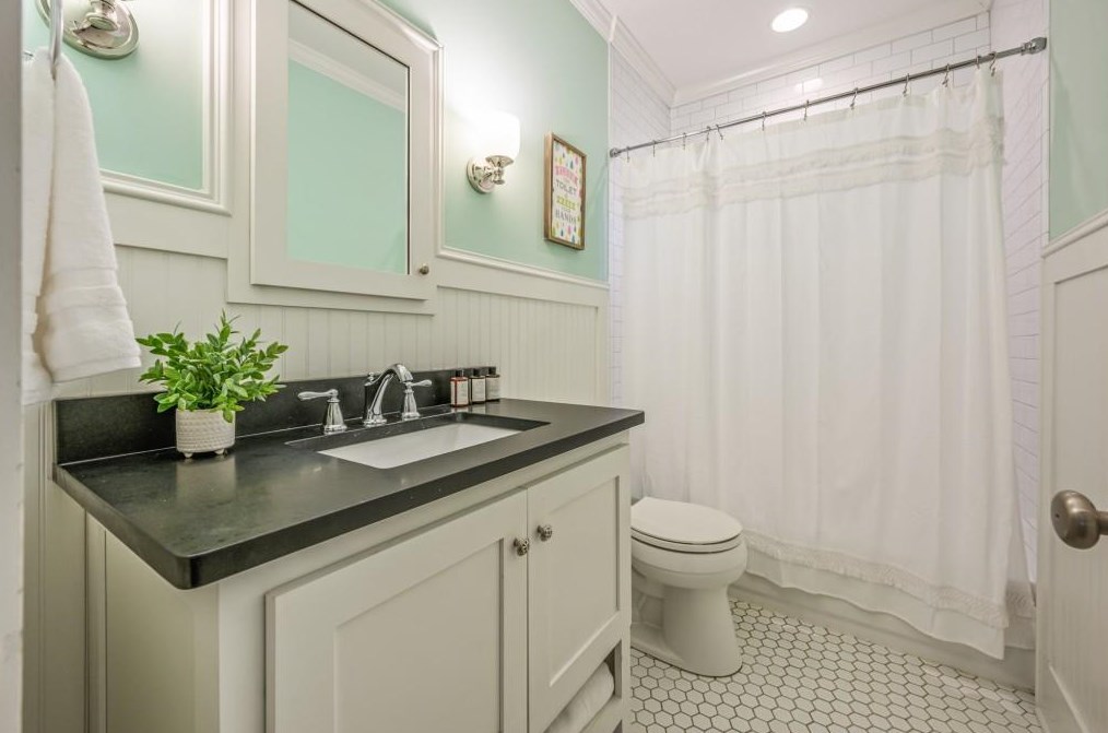 933 Mcdonough St, Decatur GA  30030-4930 exterior