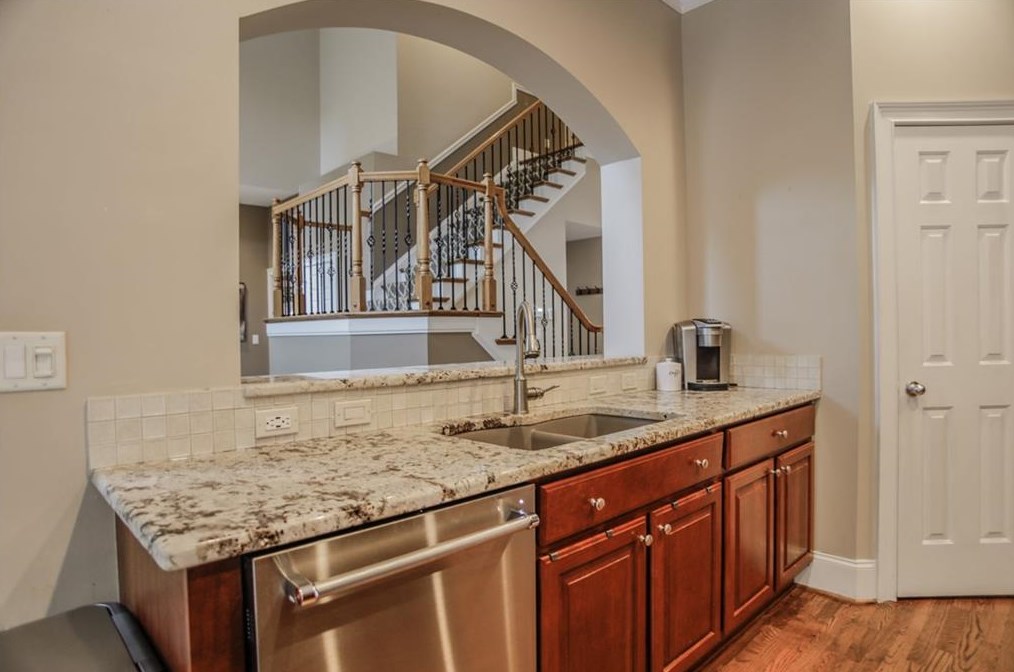 270 Wembley Cir, Atlanta GA  30328-6757 exterior