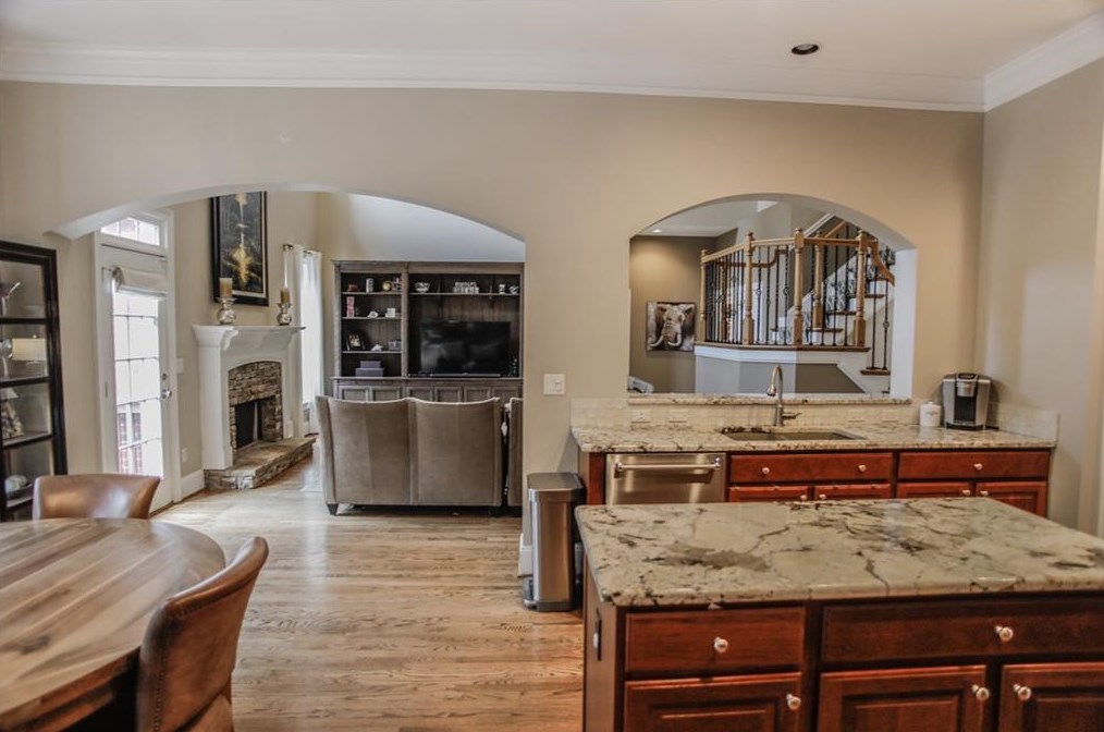 270 Wembley Cir, Atlanta GA  30328-6757 exterior