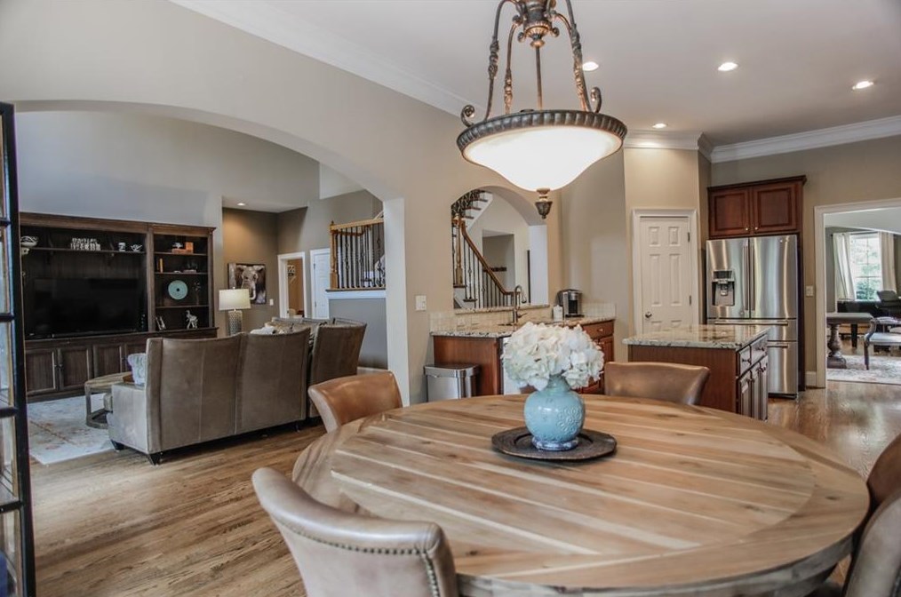 270 Wembley Cir, Atlanta GA  30328-6757 exterior