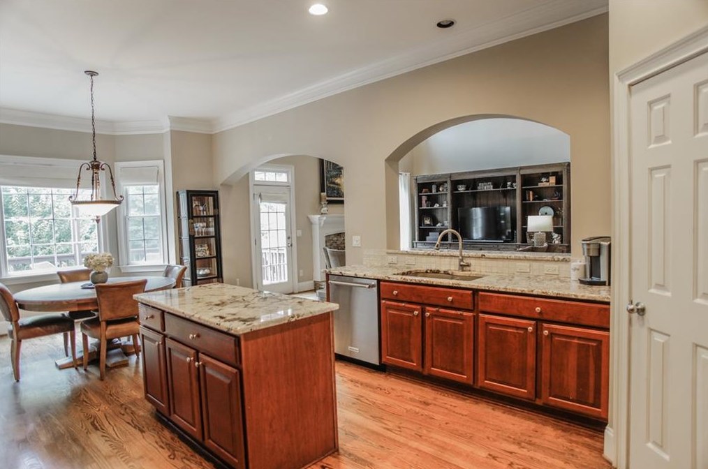 270 Wembley Cir, Atlanta GA  30328-6757 exterior