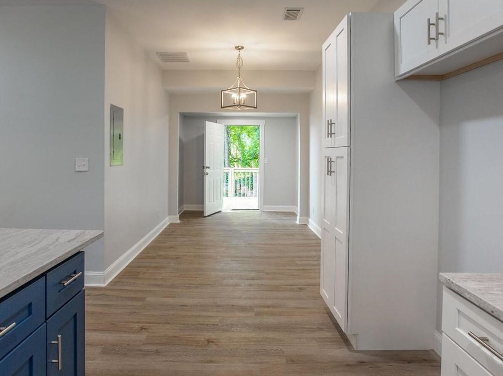1655 Oak Knoll Cir, Atlanta GA  30315-5207 exterior