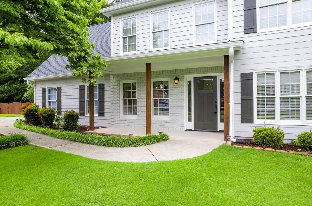 2232 Woodbriar Dr, Buford, GA 30518
