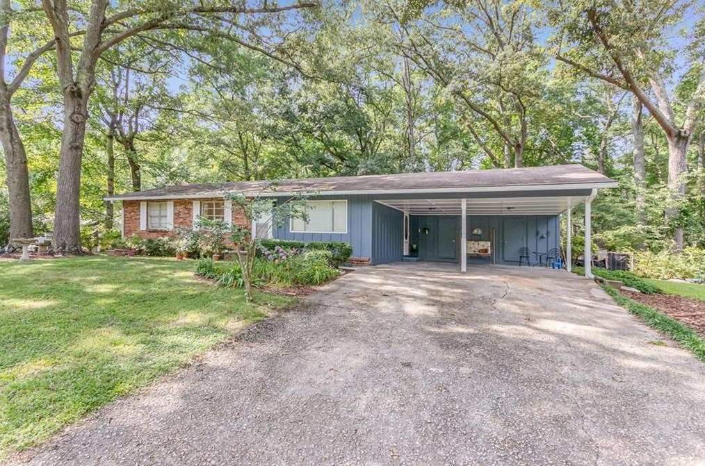 4234 Pinetree Dr, Powder Springs, GA 30127-1950