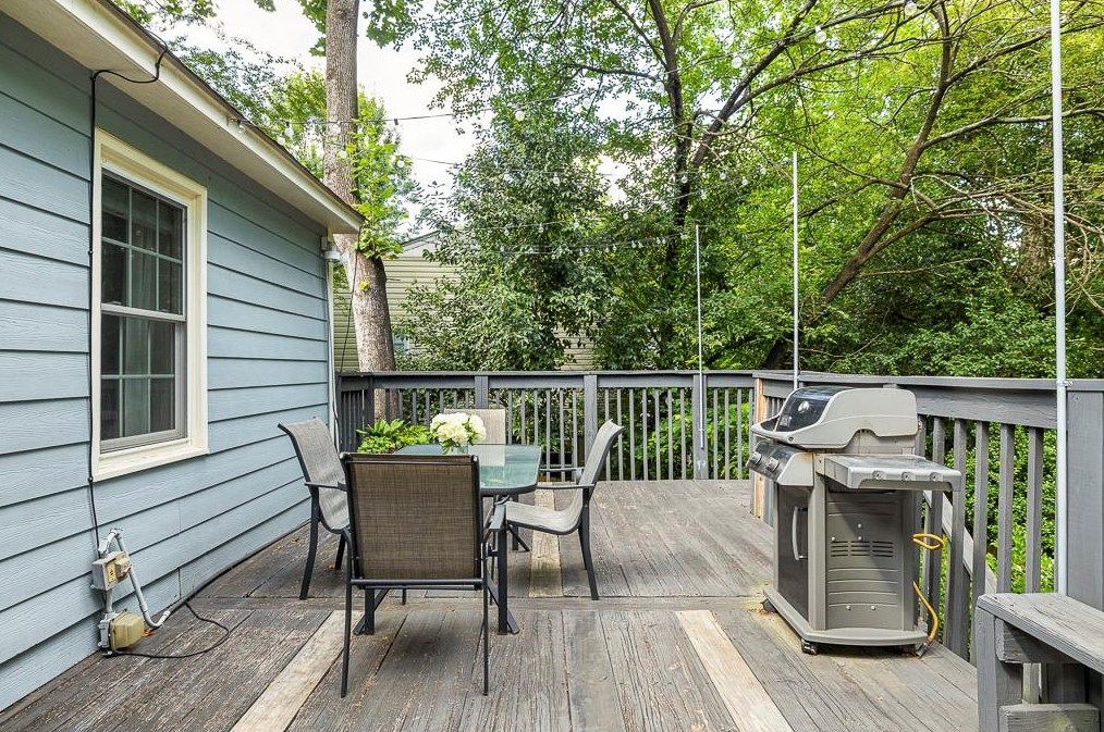 1891 Woodland Hills Ave, Atlanta GA  30318-3063 exterior