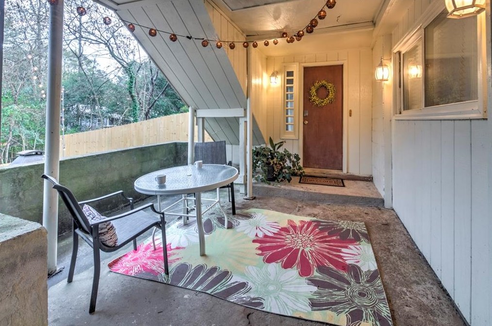 1891 Woodland Hills Ave, Atlanta GA  30318-3063 exterior