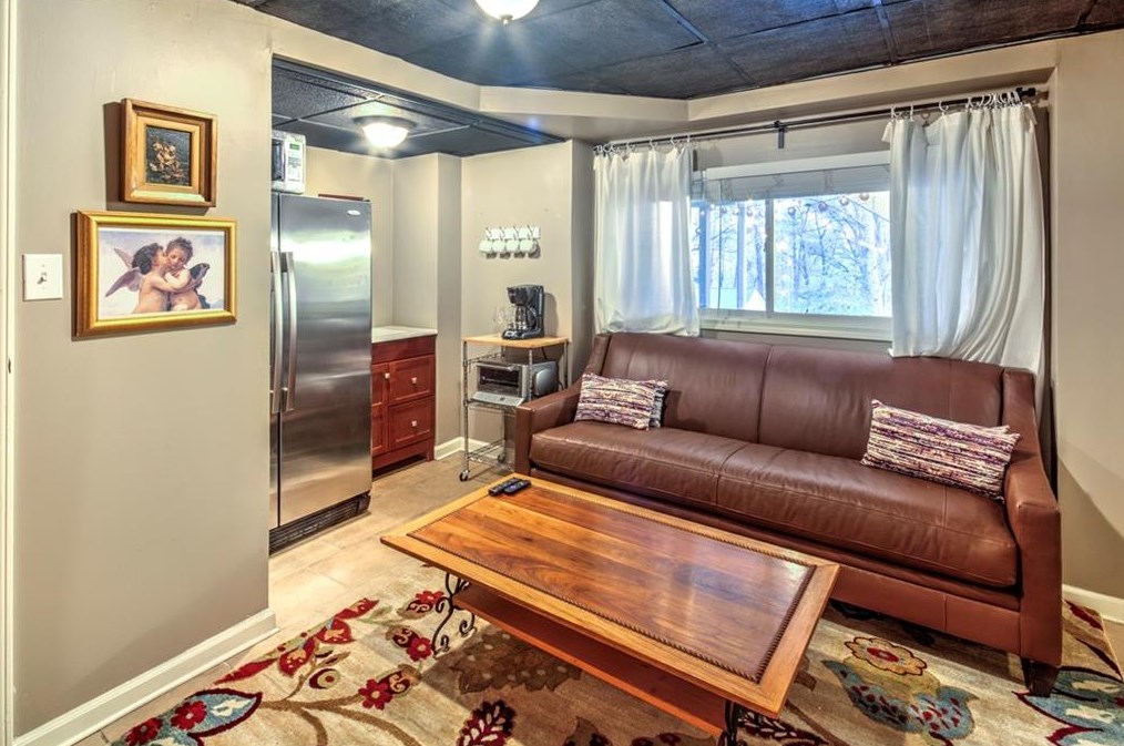 1891 Woodland Hills Ave, Atlanta GA  30318-3063 exterior