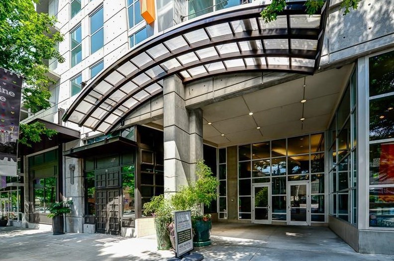 943 Peachtree St, Atlanta GA  30309-3936 exterior