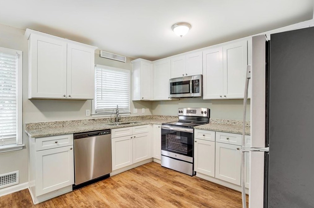 3933 Emerald Springs Ct, Decatur GA  30035-2627 exterior