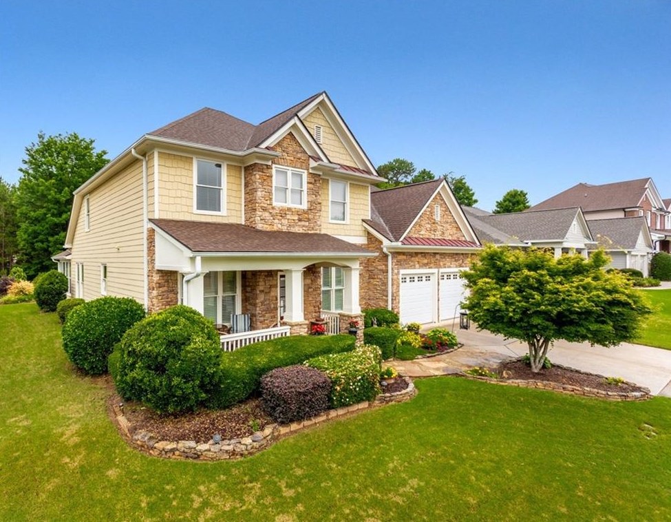 7847 Benchmark Dr, Flowery Branch, GA 30542-7567