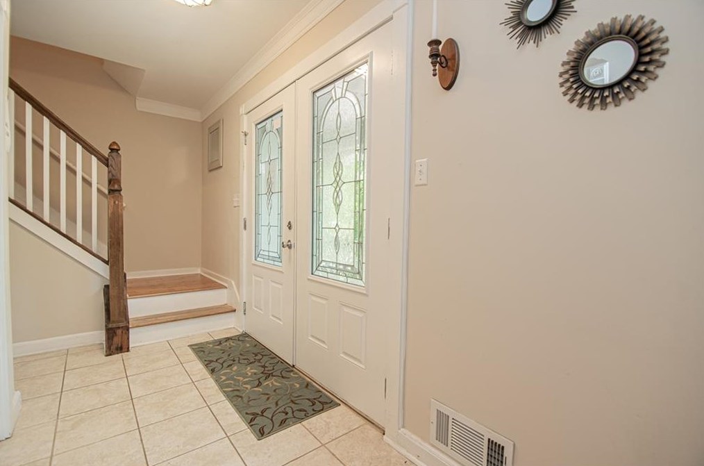4005 White Oak Ln Sw, Lilburn, GA 30047