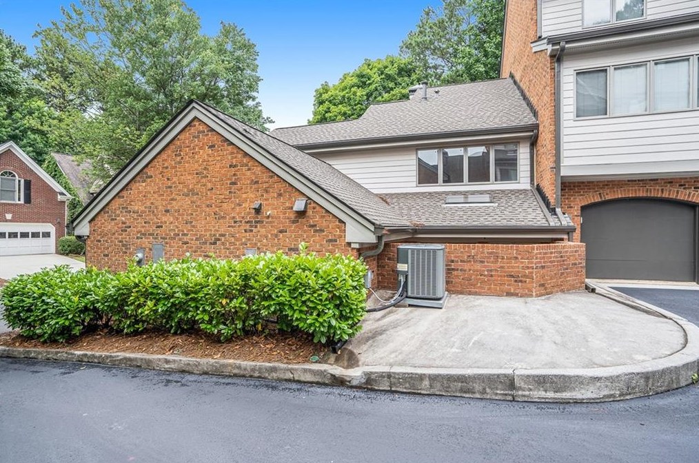 25 Westfair Ct, Atlanta GA  30328-1658 exterior