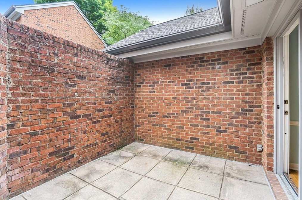25 Westfair Ct, Atlanta GA  30328-1658 exterior